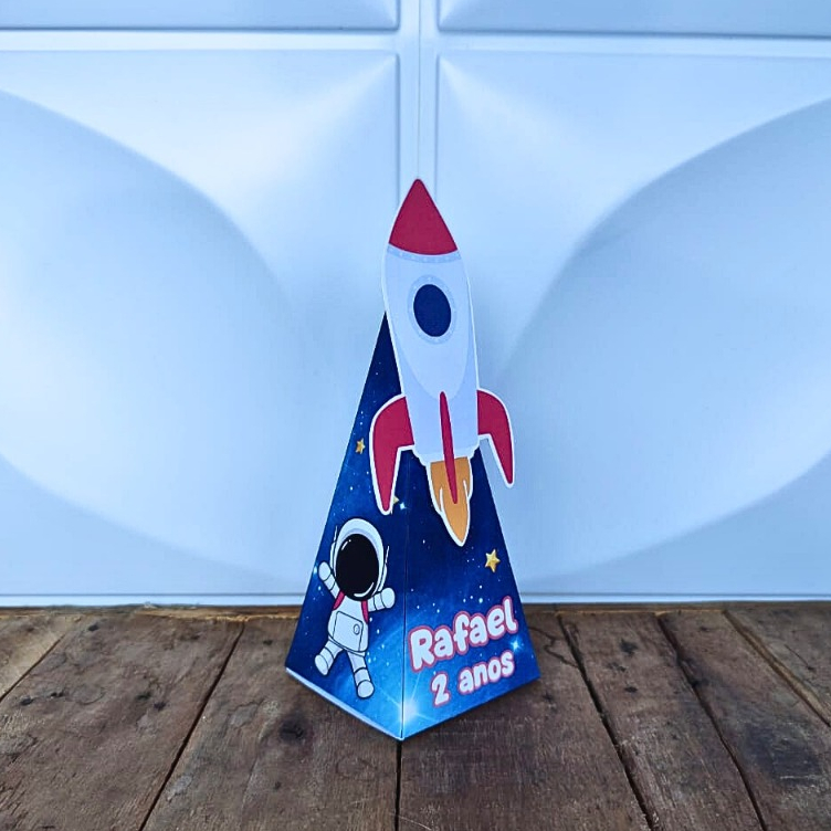 Caixa Pirâmide Avulsa Personalizada com Aplique 3D/Lembrancinha de Aniversário/Decoração de Festa/Tema Astronauta.