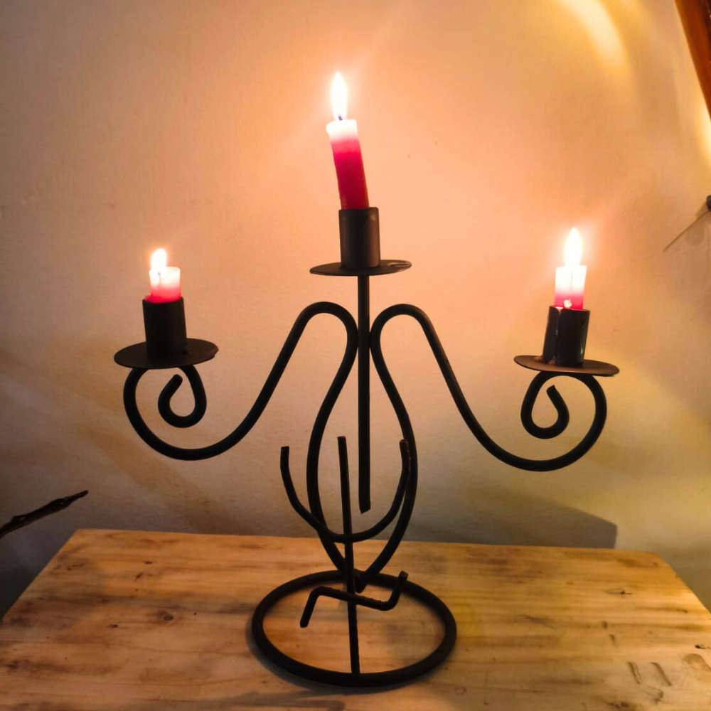 Castiçal Umbanda Tridente de Exu – Porta-Velas Artesanal em Ferro