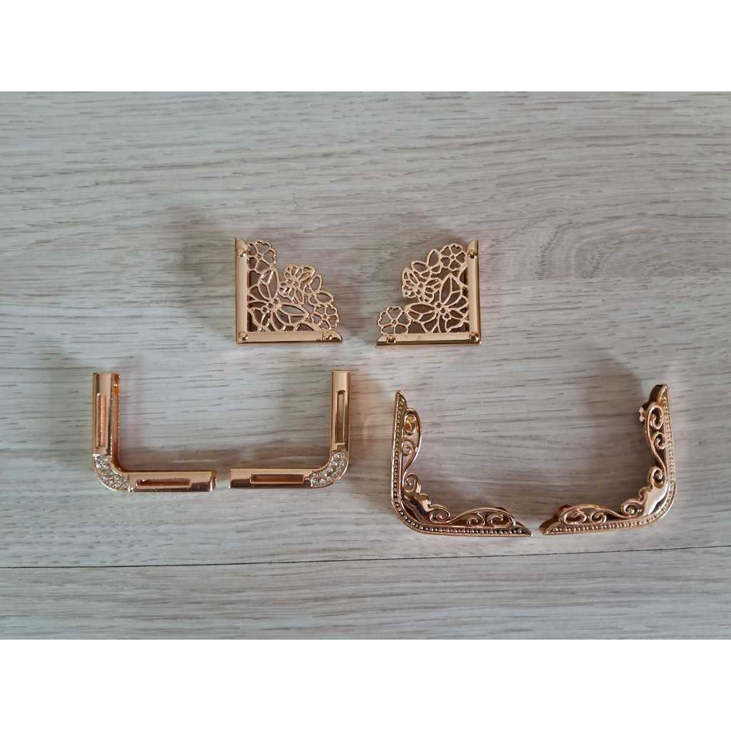 Par de Cantoneira de Metal com parafuso para bolsa,acessórios,papelaria,bolsa de croche em Oferta na Shopee