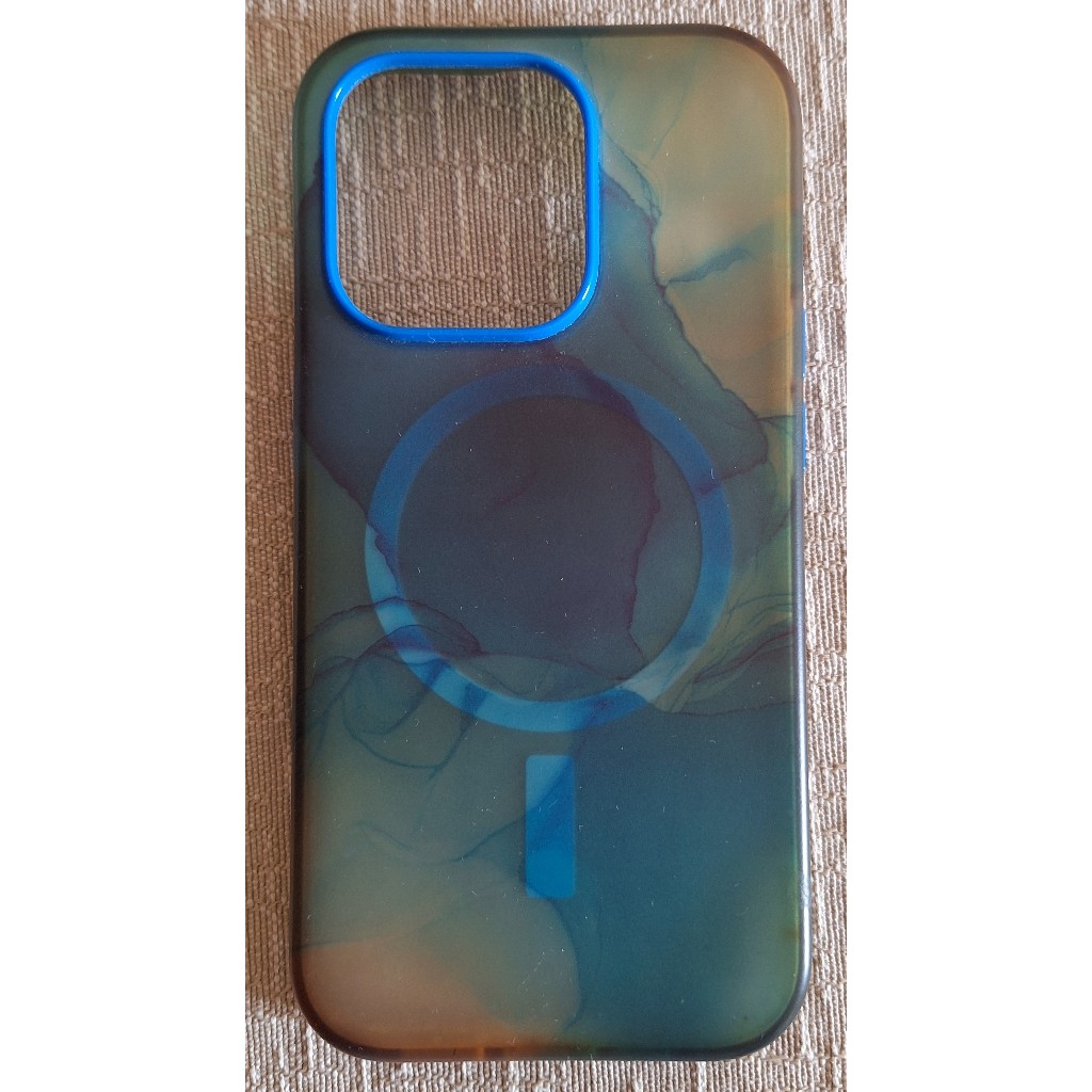 Capa OtterBox para iPhone 14 - Usada