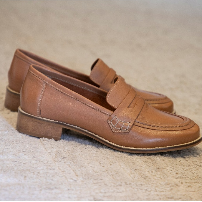 Mocassim Feminino Casual Couro Legítimo Confortável Gravata Social Calce Fácil Marrom Caramelo Prata
