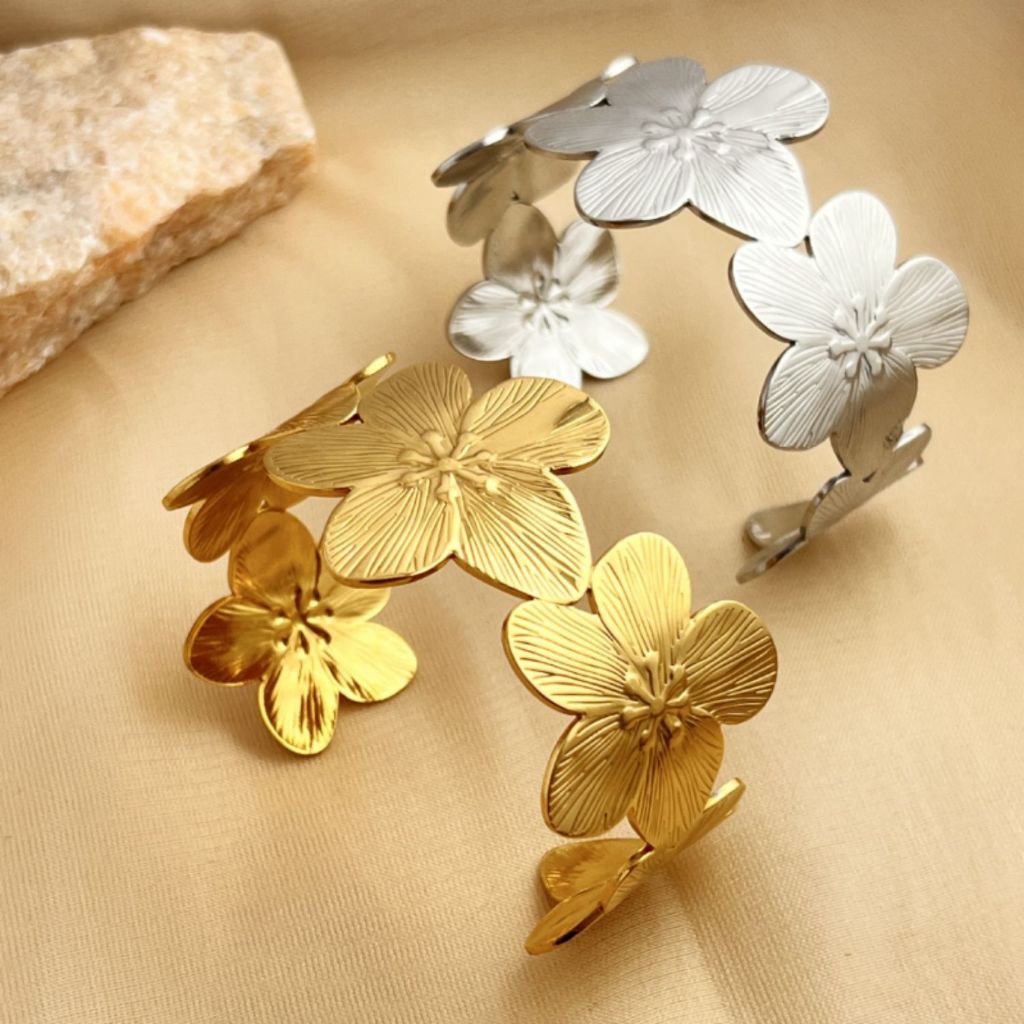 Pulseira versátil simples com flor de aço inoxidável 18K estilo palácio retrô francês com tamanho ajustável