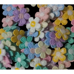 Aplique mini Flor Bordada com miolo 1.5 cm pacote com 20 e 50 unidades