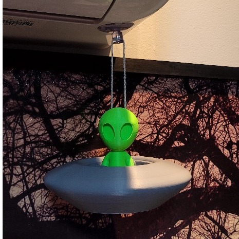 ET Alienigena na nave espacial, boneco com ventosa ou chapeu
