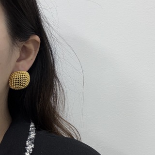 Brincos geométricos retrô vazados de ouro 18K para mulheres, design de nicho, luxo leve, alta qualidade, brincos grandes em Oferta na Shopee