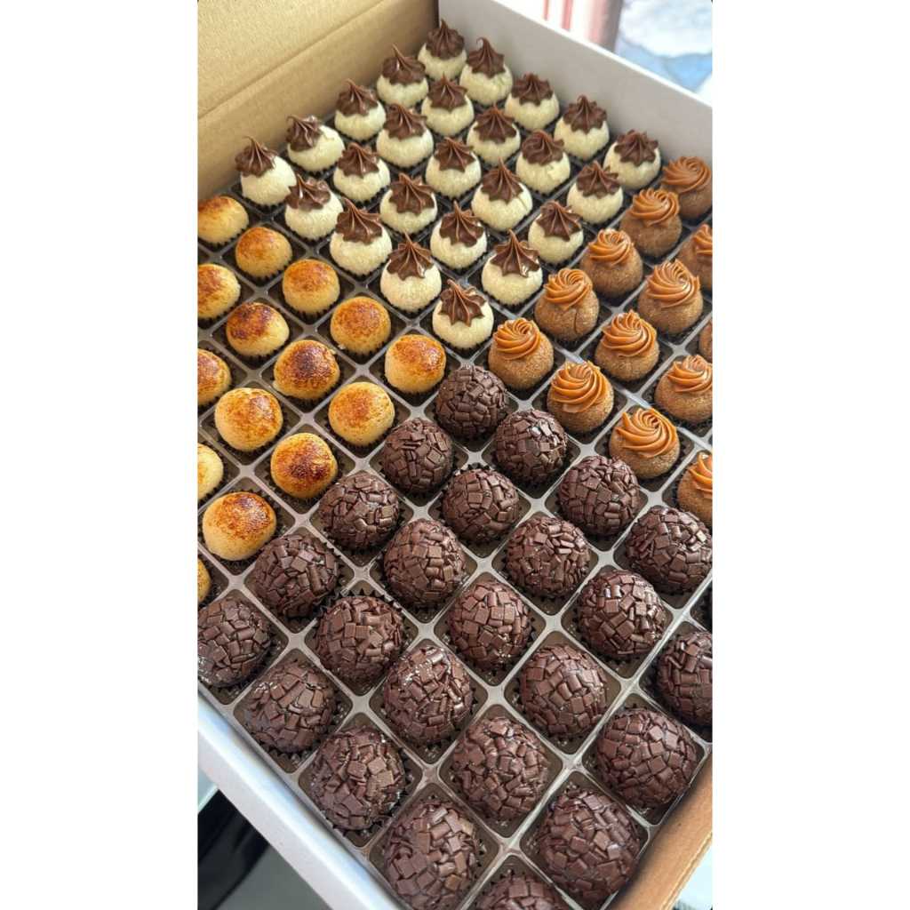 10 Caixas Para Doces Salgados - Caixa Quadrada em Oferta na Shopee