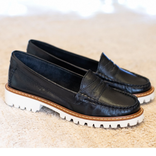 Mocassim Casual Feminino Couro Legítimo Confortável Tricê Bico Redondo Solado Tratorado Preto Branco