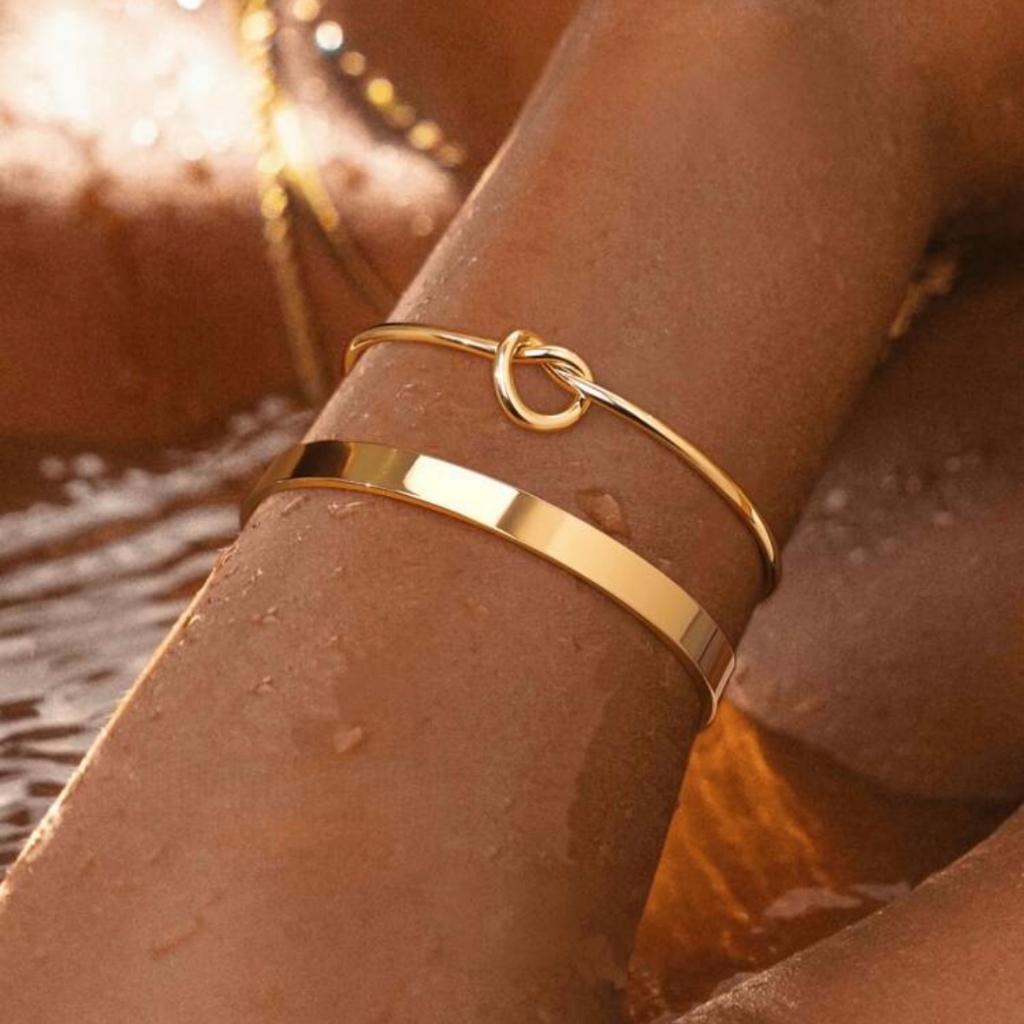 Kit 2 pulseiras de luxo femininas: Pulseira de nó em forma de coração + pulseira de metal liso em Oferta na Shopee