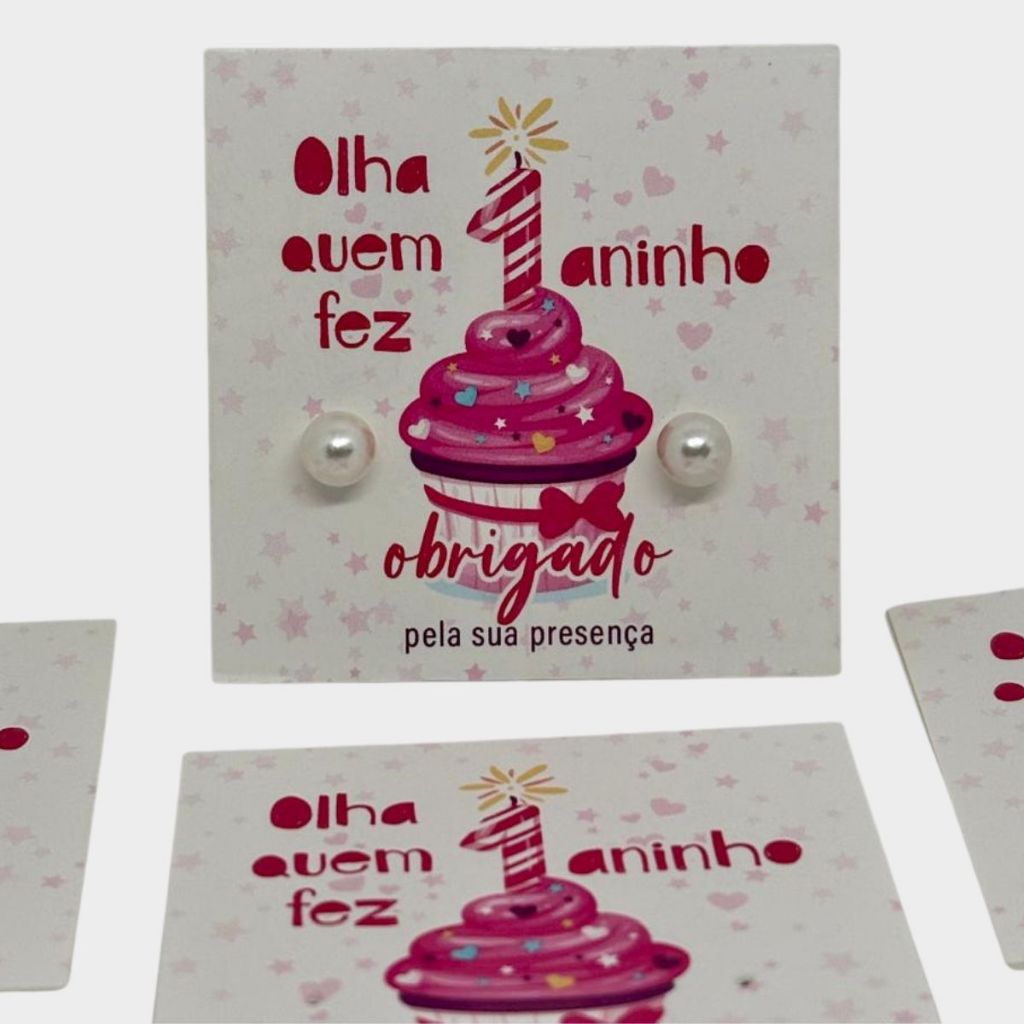 Lembrancinha Aniversário 1 Ano – Kit Tag + Brinco Tema Olha Quem Fez Mais Um Aninho