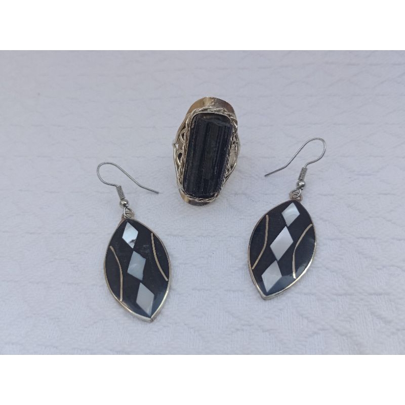 Conjunto anel de alpaca com pedra turmalina preta + brinco de alpaca