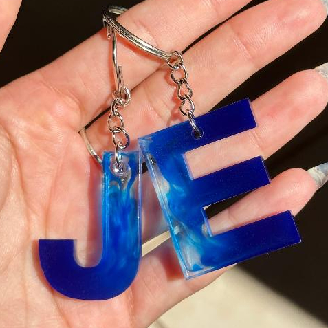Chaveiro Masculino Resina Personalizado Letra Azul Preto Lembracinha ou Presente