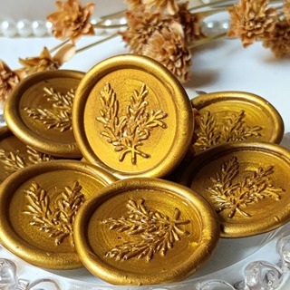 10 Lacre de Cera para convite Dourado vários modelos com fita dupla face | Pronto para uso em Oferta na Shopee