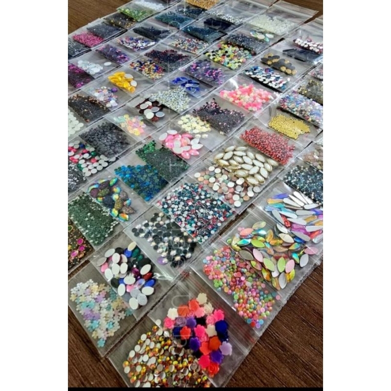 Kit Pedrarias 100 Pacotes Pedras Strass Luxo atacado para unhas Dome taxinha caviar acessórios nails termocolante mak