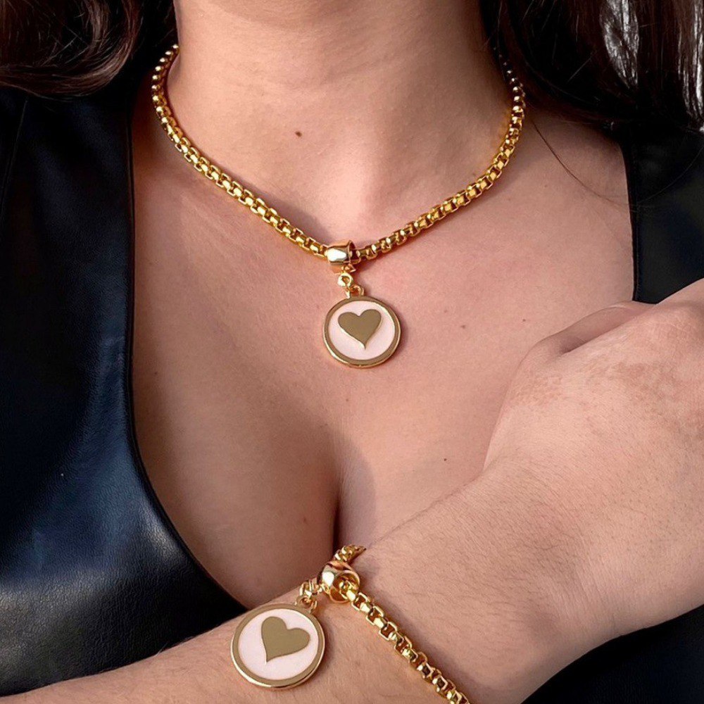 Detalhes do Conjunto Colar e Pulseira Medalha de Coração Perolada Resinado Sofisticado de Alta Qualidade