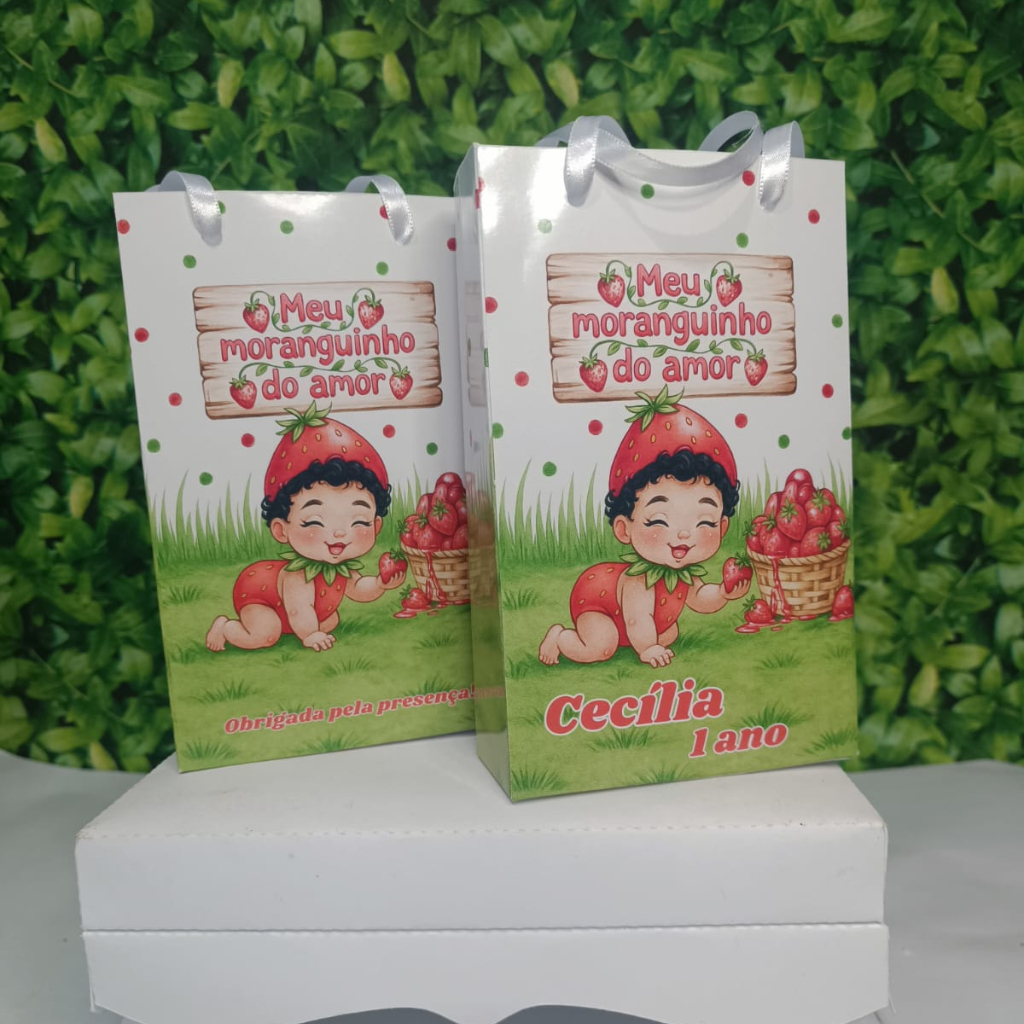 Sacolinha personalizada lembrancinha para aniversário moranguinho do amor tamanho P 10x15x4cm