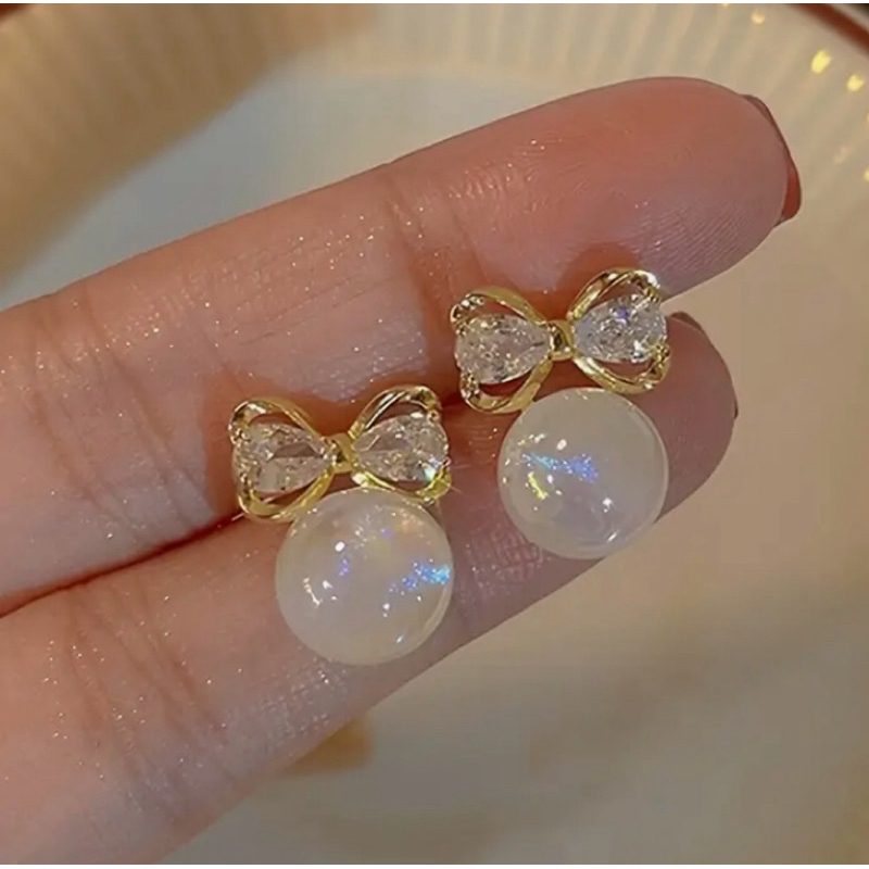 Brinco Laço Dourado com Pérola furta-cor cravejado– Delicado e Elegant em Oferta na Shopee