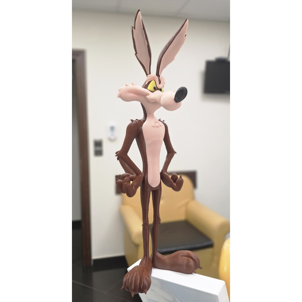 Boneco 3D Coyote – Modelo Colecionável e Decorativo em Oferta na Shopee