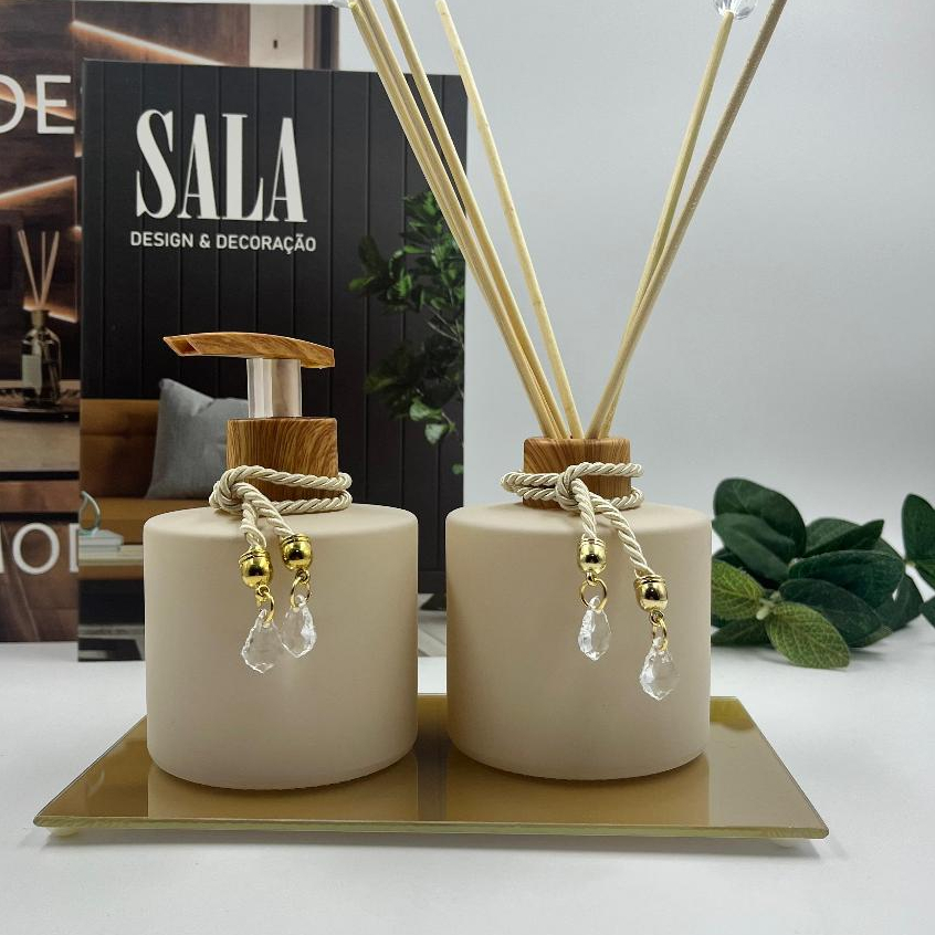 Kit Lavabo Luxo Bege Fosco com Tampa Amadeirada e Bandeja Dourada – 250ml