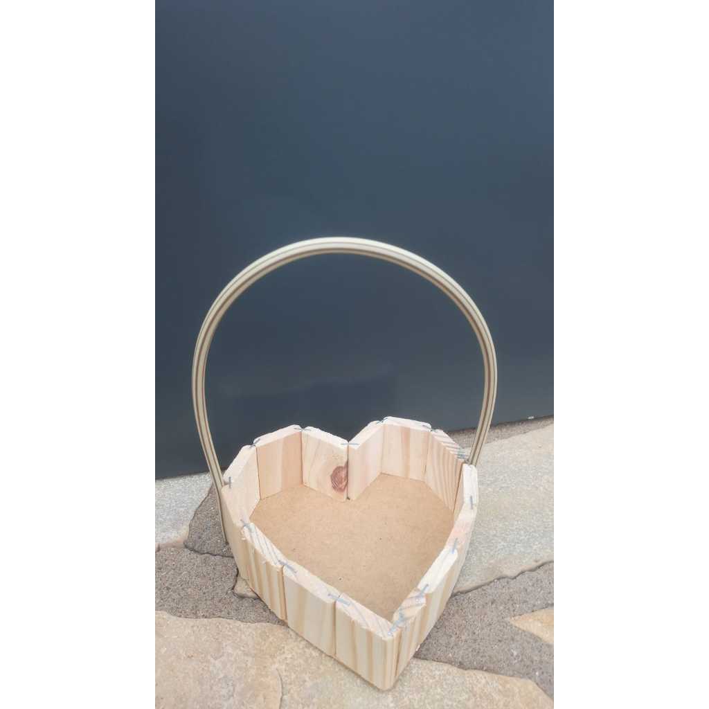 1 CESTAS CORAÇÃO TAMANHO P DE MADEIRA DE PINUS COM ALÇA CESTA DE PRESENTE DECORAÇÃO ANIVERSARIO AMO em Oferta na Shopee