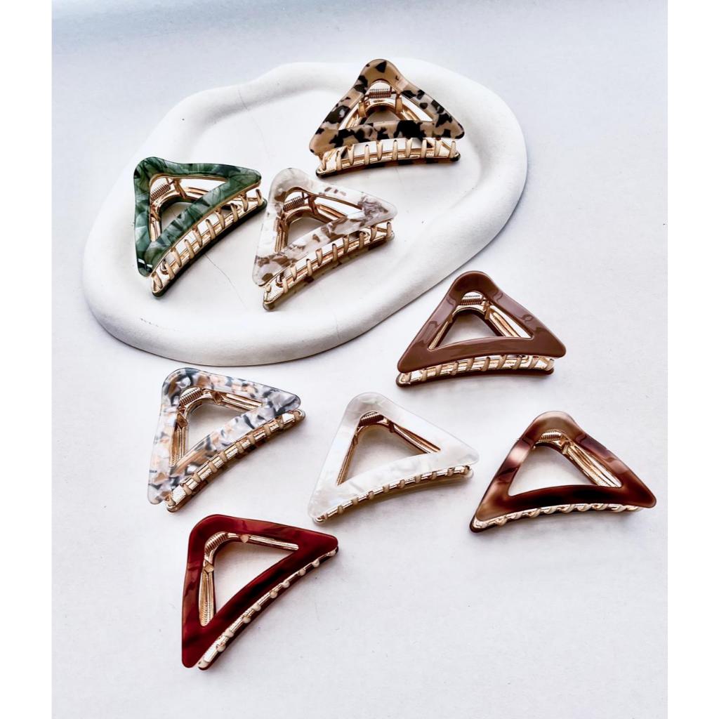 PRESILHA PIRANHA DE CABELO EM ACETATO EM FORMATO TRIANGULAR - PIRANHA ACETATO TRIANGULO