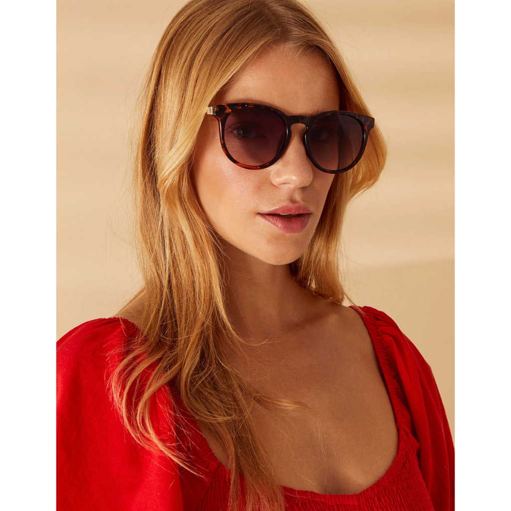 Óculos de Sol Feminino | Proteção UV400 | Estilo e Elegância com Conforto o Dia Todo