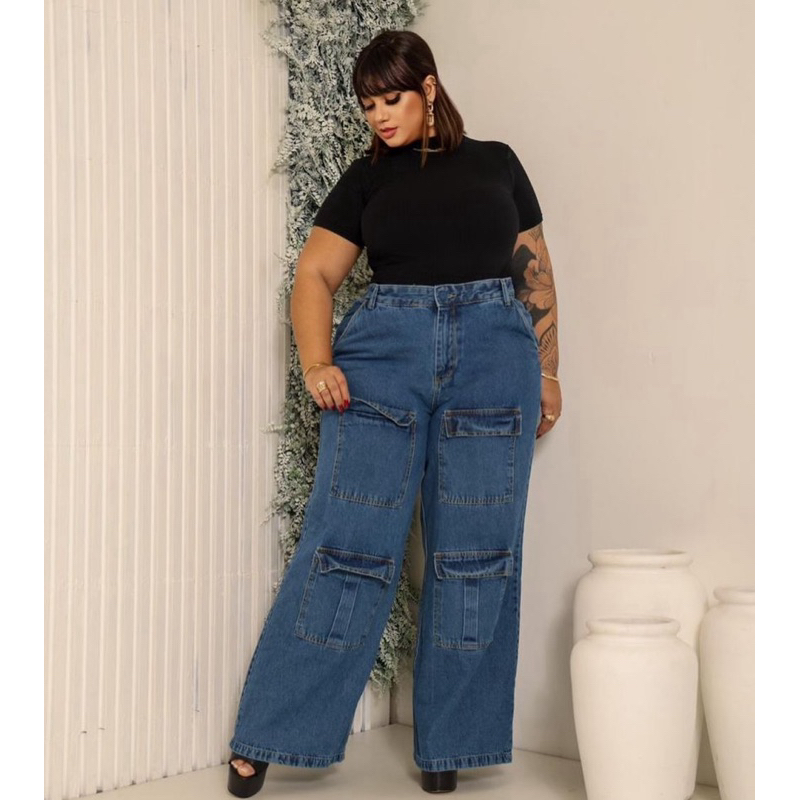 Calça Jeans Wide Leg Cargo Feminina Plus Size com Bolsos Grandes