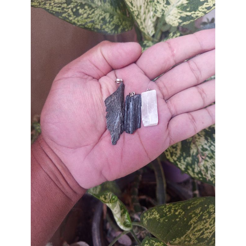 kit 3 pingente turmalina negra vassoura de bruxa selenita branca