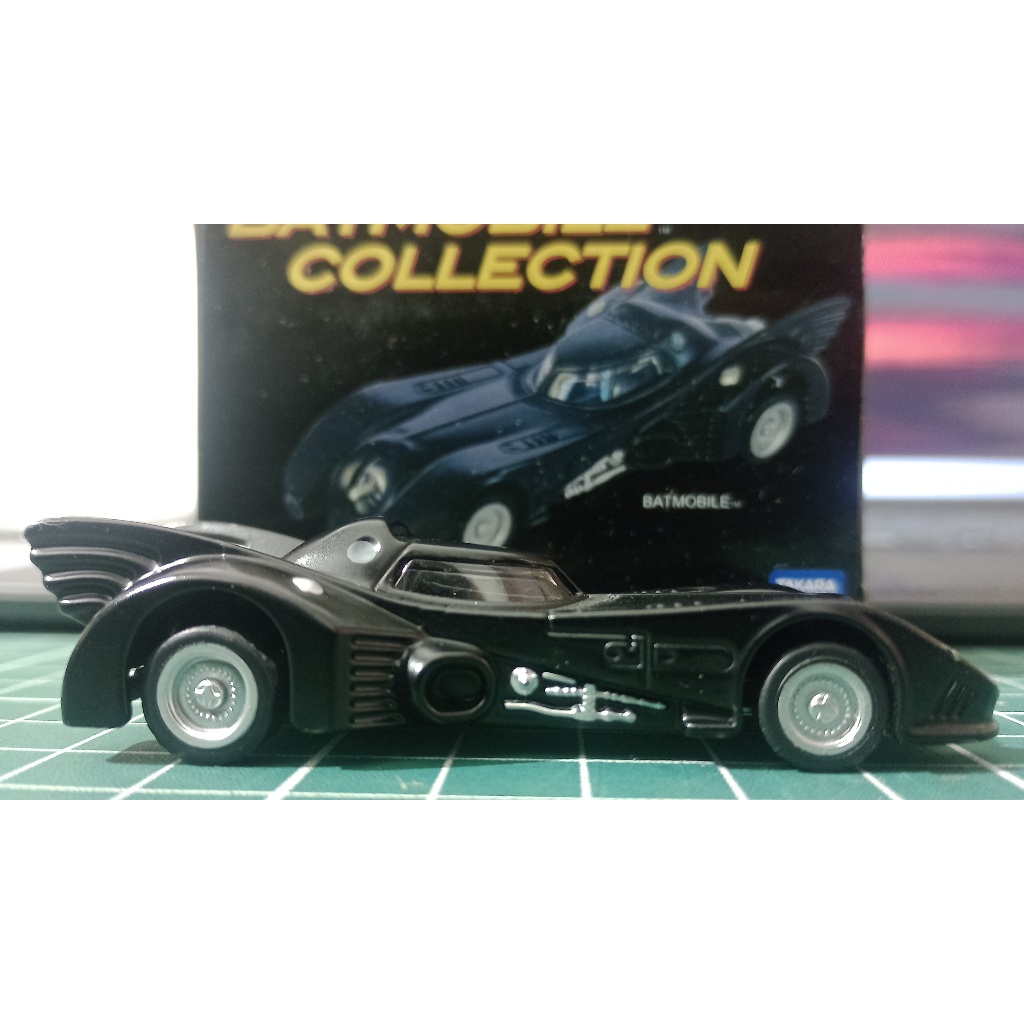 Miniatura Premium Batmobile Tomica Limited (1º Batmóvel) Escala 1:64 Takara Tomy