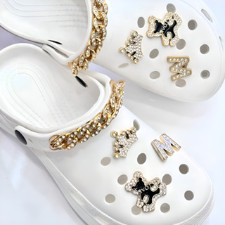 Calçado Babuche com Pins Metalizados  Macio Nuvem, Visual Único, Conforto Total Unissex e Antiderrapante em Oferta na Shopee