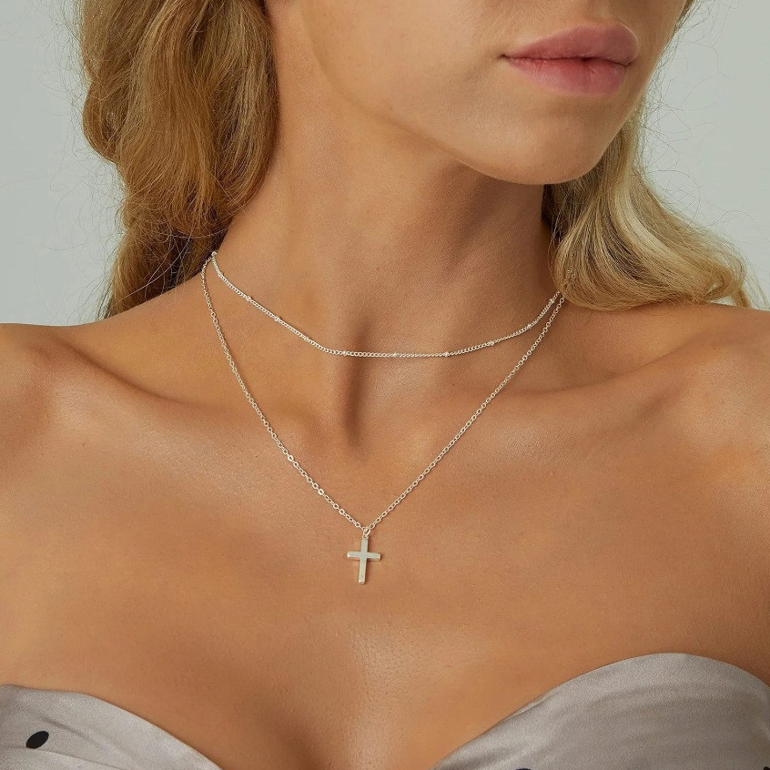 Kit 2 O clássico colar de cruz, combinado com um colar de contas, é a escolha das mulheres elegantes em Oferta na Shopee