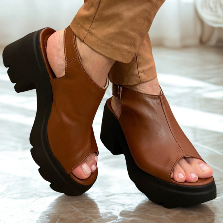 Sandália Feminina Plataforma Leve Tratorada Salto Médio Inverno Blogueira Confortável Estilo Bota