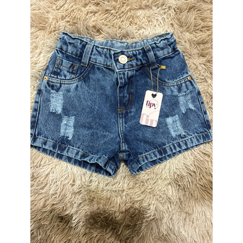 shorts jeans , com puído lateral .