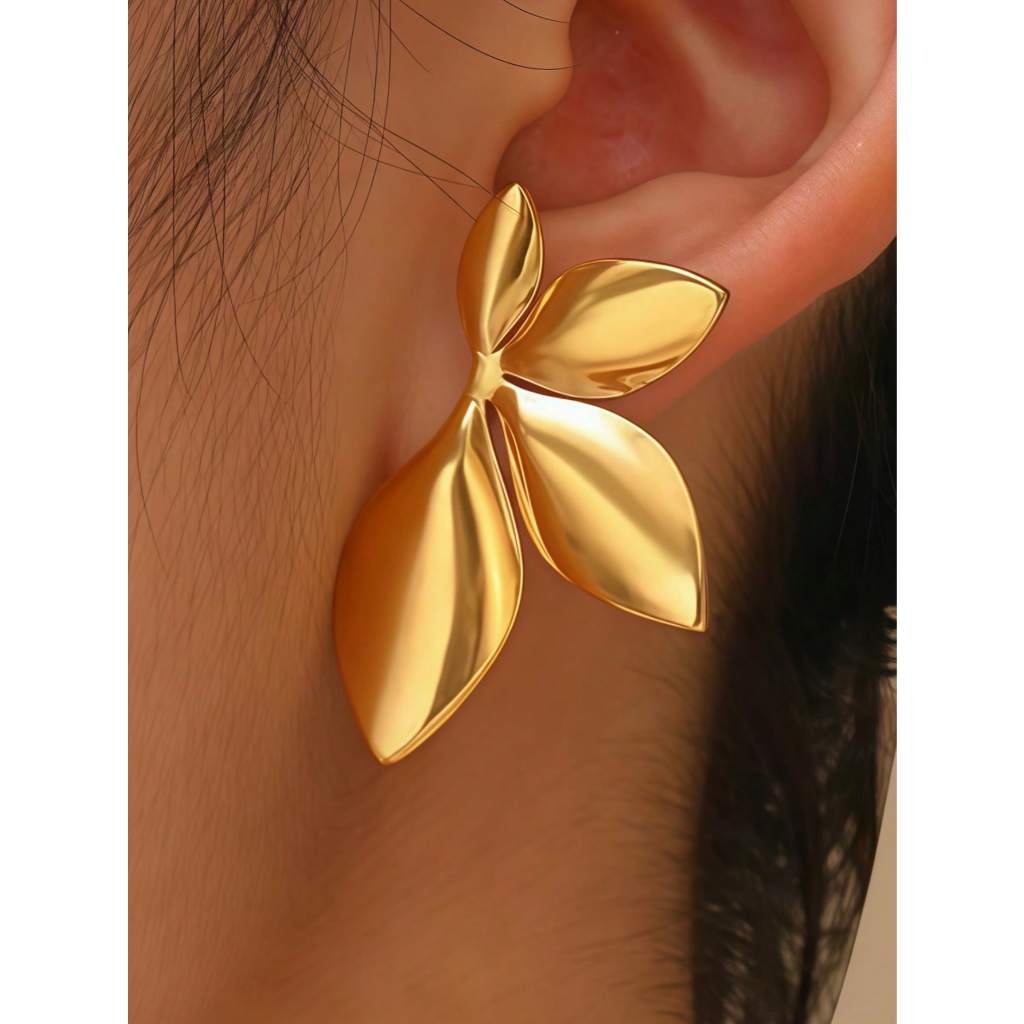 "Brinco Folha Dourado ou Prata – Design Orgânico com Elegância Escultural" em Oferta na Shopee