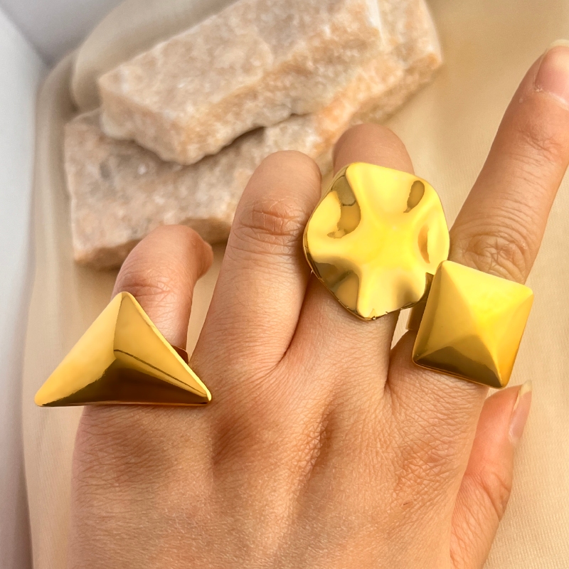 Novo anel de moda em aço inoxidável 18K, o design da abertura pode ser ajustado em tamanho em Oferta na Shopee