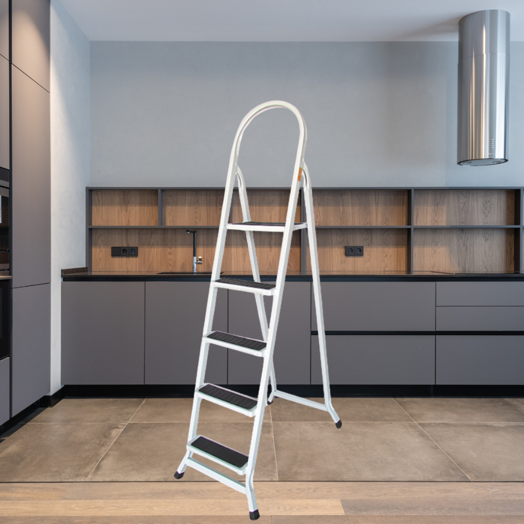 Escada 5 Degraus Em Aço Dobrável Resistente Reforçada até 120kg Pé De Borracha Portátil