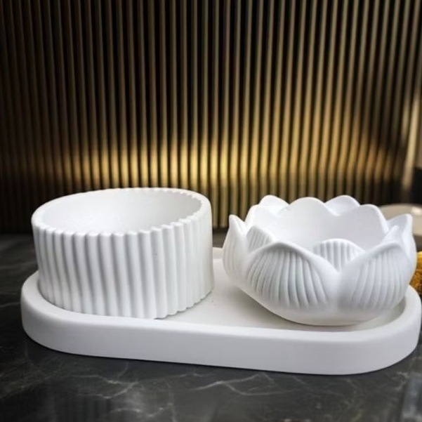 Kit 3 peças decorativas com bandeja porta jóias e flor de lótus.