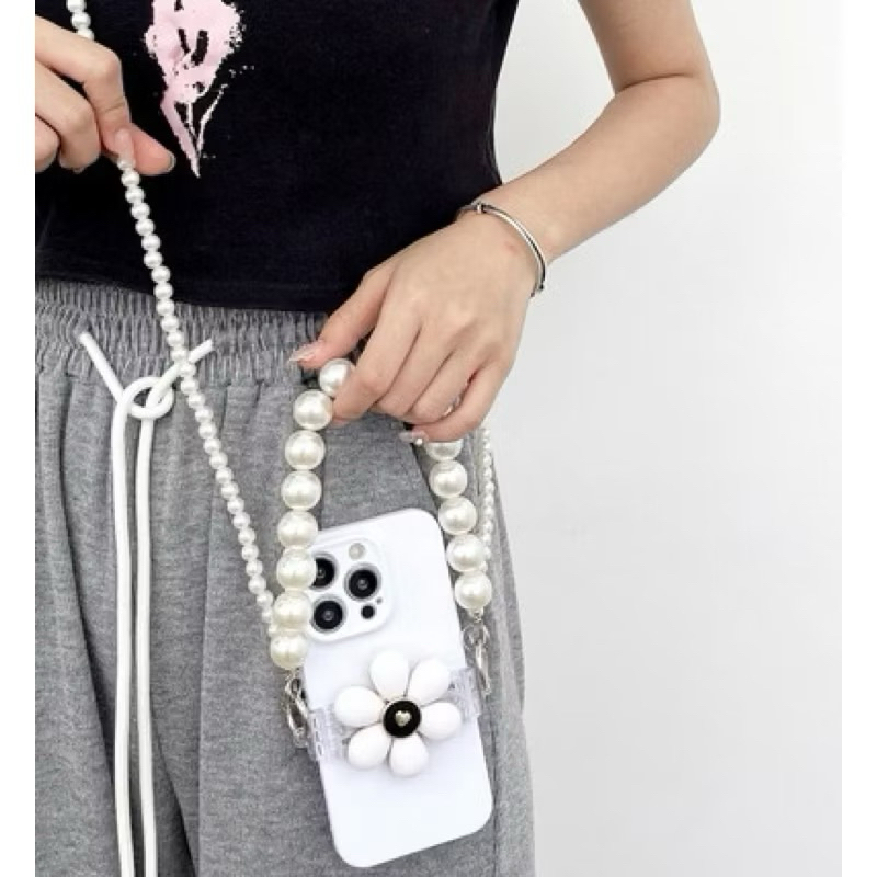 Corrente de Pérolas com Suporte Flor para Celular – Alça Transversal Elegante