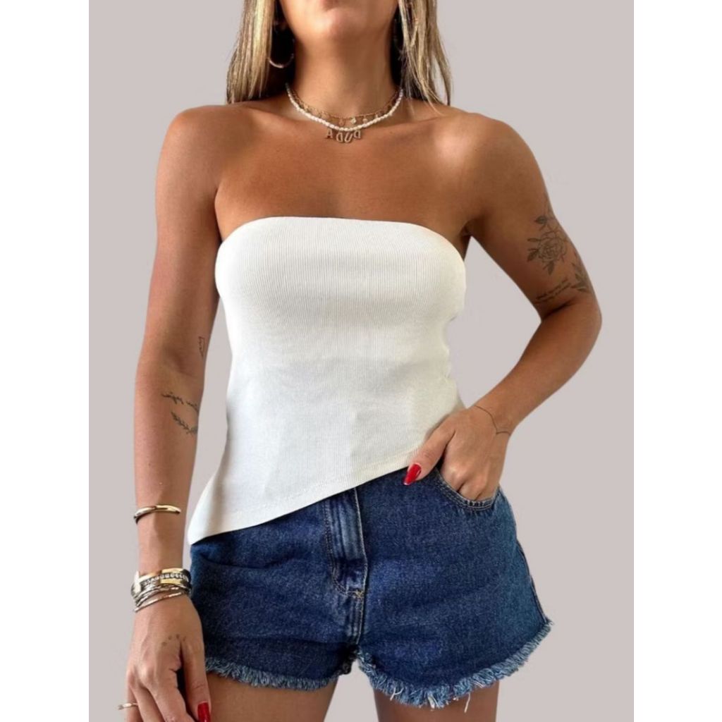 Blusa Tomara que Caia Assimétrica Canelada: O Ponto Alto da Moda Moderna