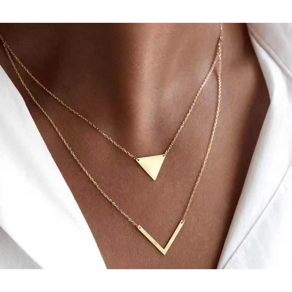 Colar Duplo Feminino Minimalista com Pingentes Geométricos – Triângulo e V Invertido em Dourado em Oferta na Shopee