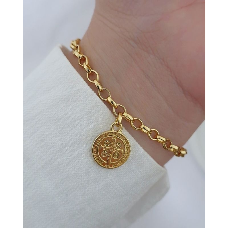Pulseira Feminina Corrente Elo Português 5 mm Pingente Medalha São Bento Semijoia Folheado Banhado a Ouro 18k