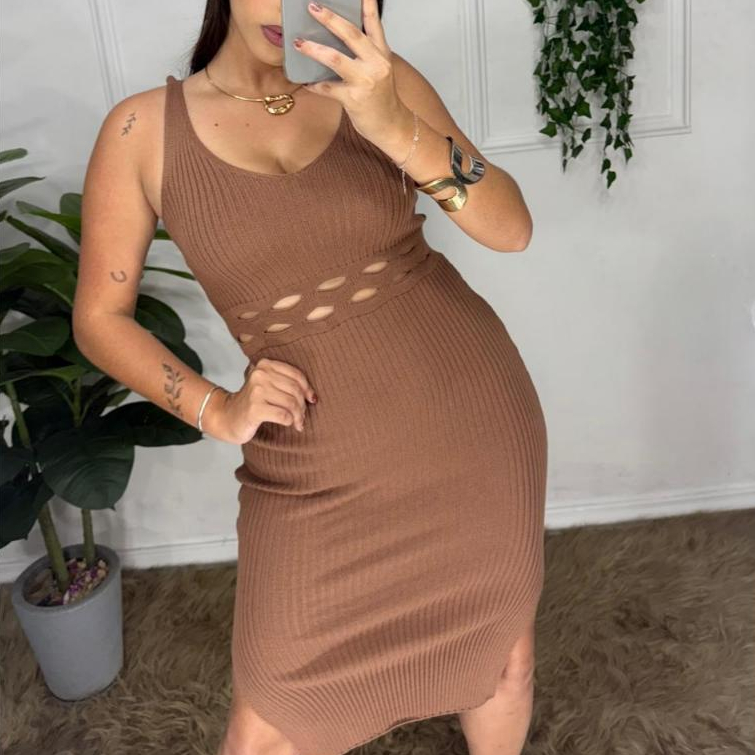 Vestido Feminino Midi Regata tricô Modal Canelado com Fendas nas Laterais e Detalhe Vazado