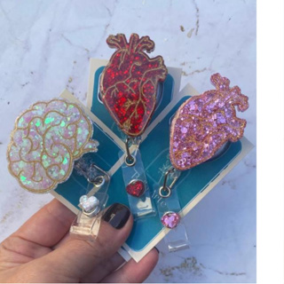 Porta Crachá CORAÇÃO de Resina ~ Porta Crachá Órgãos de Resina ~ Presentes Criativos Enfermagem e Medicina ~ LEIA O ANUN em Oferta na Shopee
