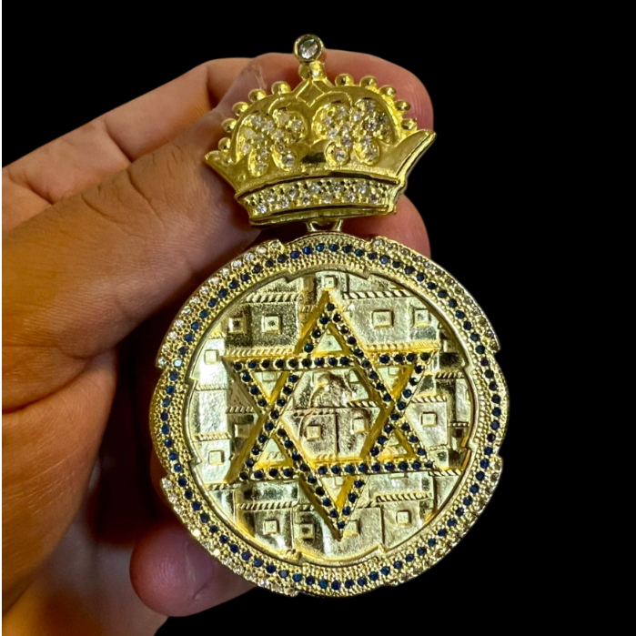 PINGENTE 7 CRAVEJADO MOEDA ANTIGA TIO PATINHAS 777 SORTE TREVO 00 01 NÃO É 02 ESTRELA DAVI COR OURO em Oferta na Shopee