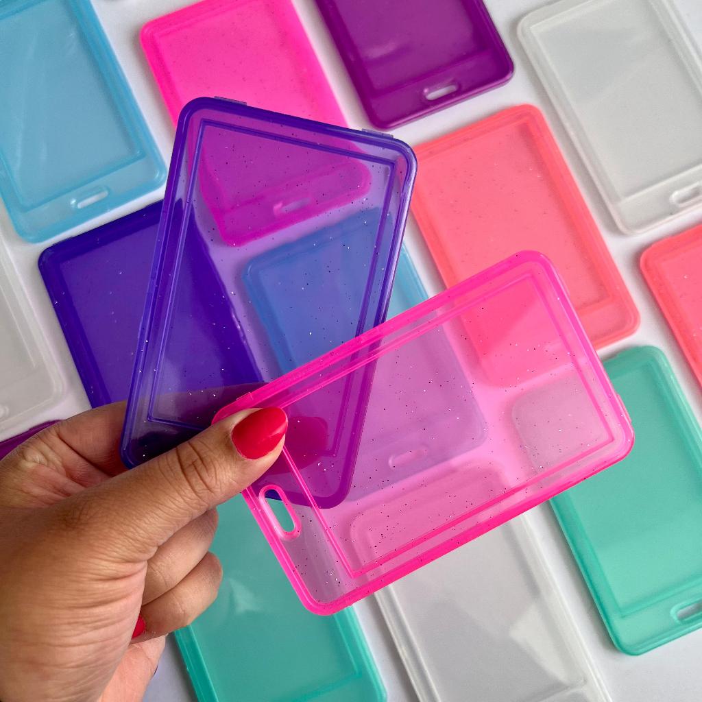 Porta Crachá Colorido / Kit 2 Unidades / Cartão de Ônibus / Cartão Escolar / Metro / Plástico (PD02) em Oferta na Shopee