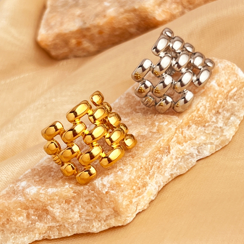 Novo anel de moda em aço inoxidável 18K, o design da abertura pode ser ajustado em tamanho em Oferta na Shopee