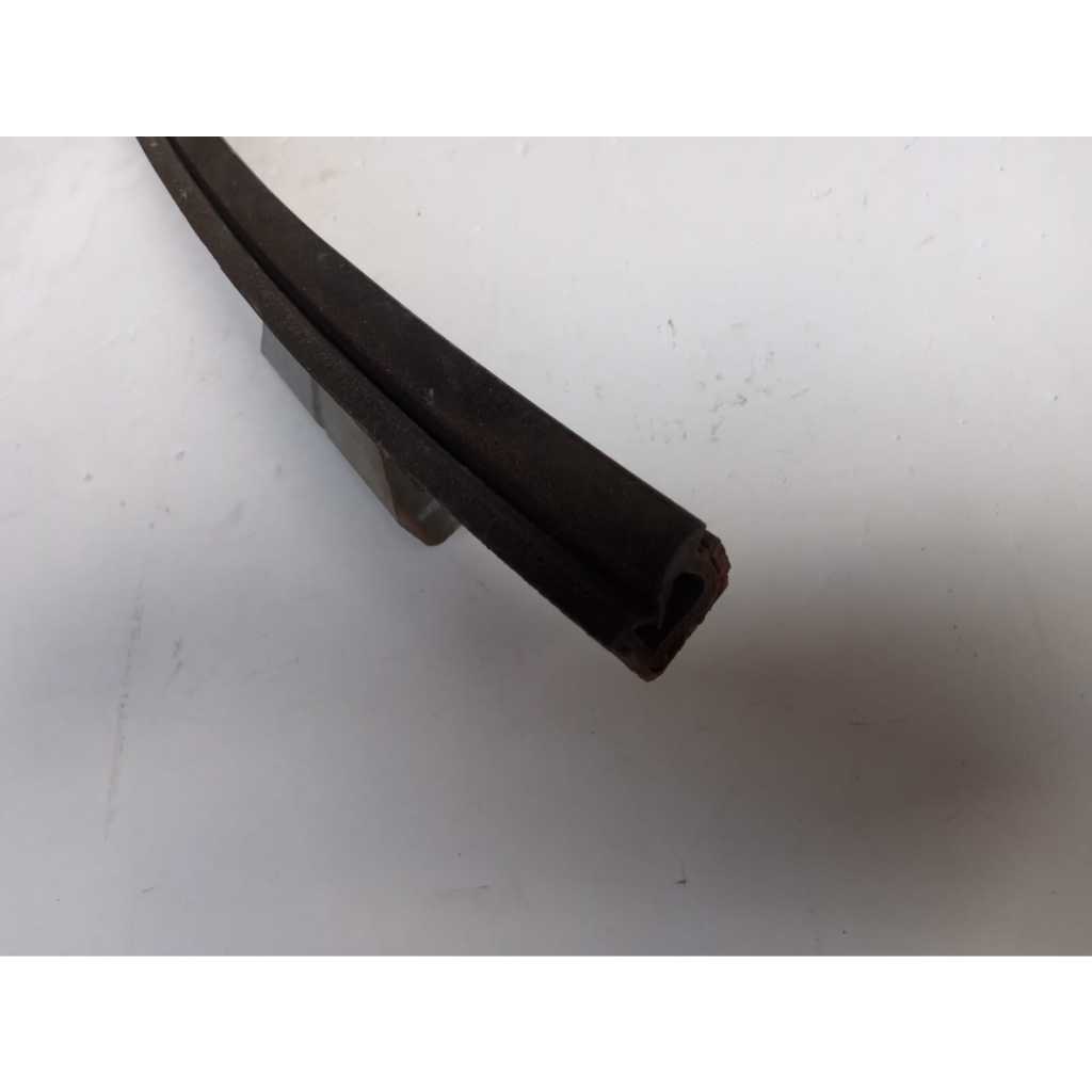 Trilho Guia Dianteiro do Vidro Porta Traseira Le Blazer