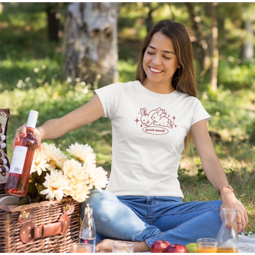 Baby Tee Y2K Feminina- Estampa Coelho, Conforto Elástico e Versátil para Primavera/Verão/Outono, Lavável
