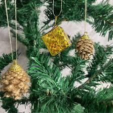 Pendente Natalino Pinha e Presente Dourado/Vermelho – Kit com 9 Peças 3,5cm