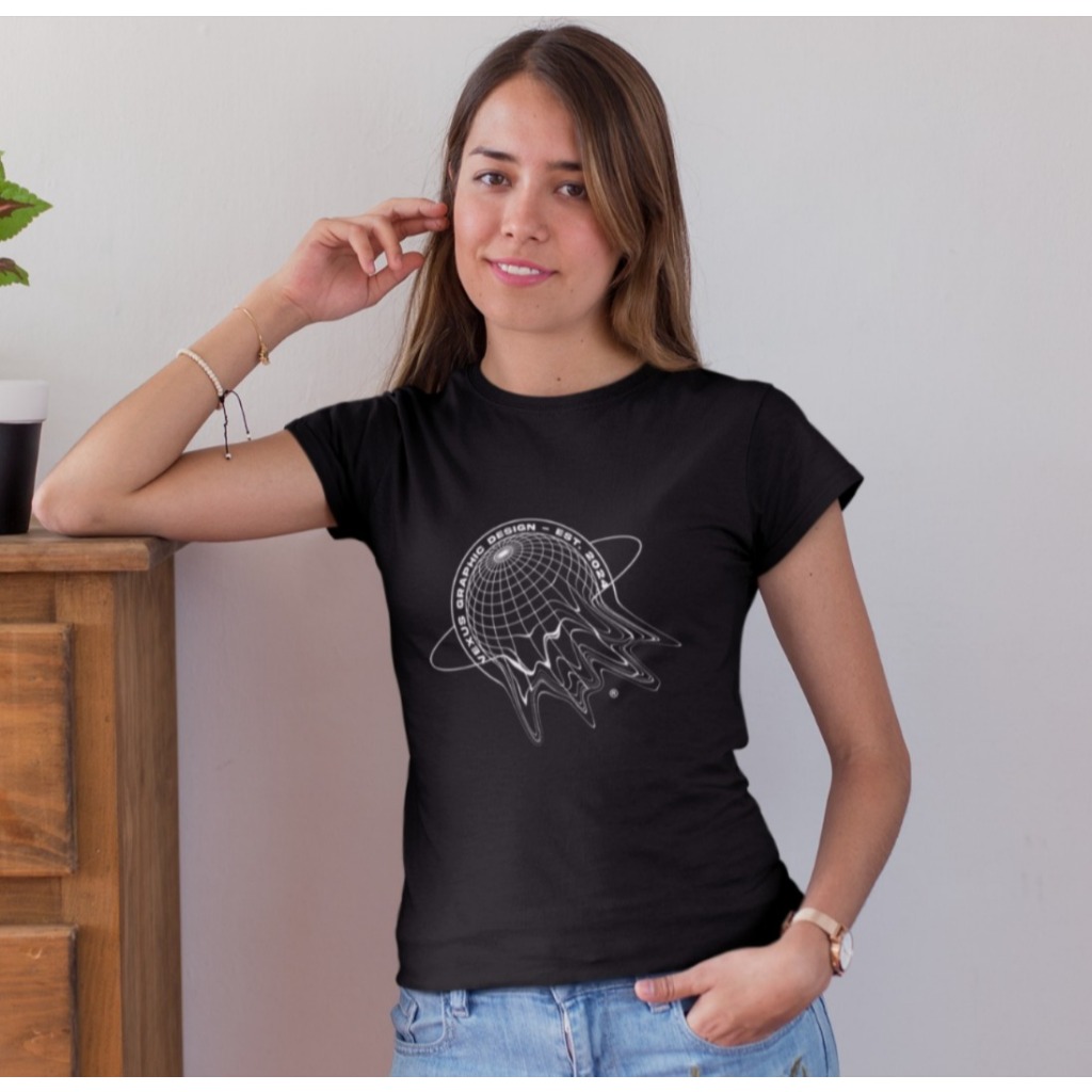 Baby Tee Y2K Feminina- Estampa Globo Geografico, Conforto Elástico e Versátil para Primavera/Verão/Outono, Lavável