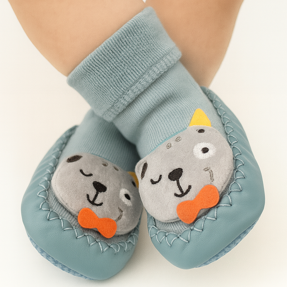 Meia Sapatinho Chocalho Com Sola para Bebê Menino Recém Nascidos com Bichinhos em Oferta na Shopee